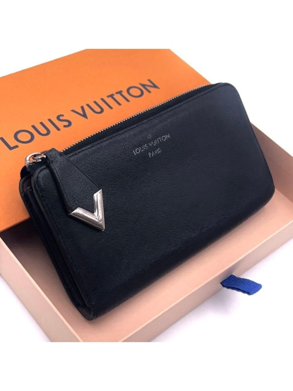 Louis Vuitton Taurillon Portefeuille Comet Wallet Black